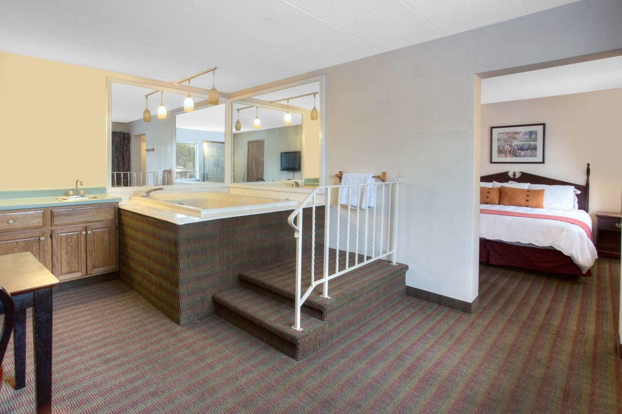 Days Inn By Wyndham Davenport Ia المظهر الخارجي الصورة