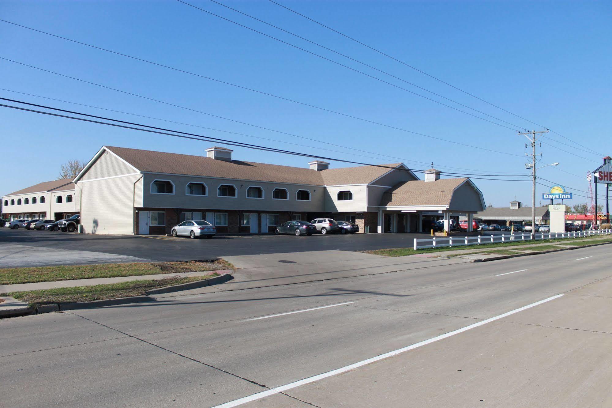 Days Inn By Wyndham Davenport Ia المظهر الخارجي الصورة